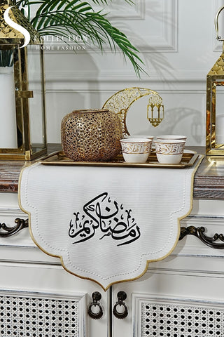 رانر طاولة مطرز - تصميم رمضان كريم - قماش مقاوم للماء - تطريز ذهبى واسود 