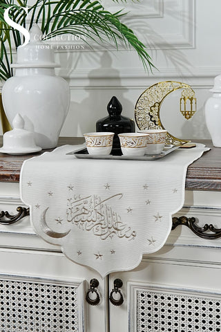 رانر طاولة مطرز - تصميم ستيلار سيرينيتي رمضان - تطريز فضى لامع و اوف وايت - قماش مقاوم للماء