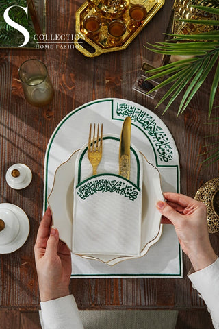 طقم مفارش سفرة نور رمضان مطرّز بالأخضر والأوف وايت – 12 قطعة لـ 6 أشخاص