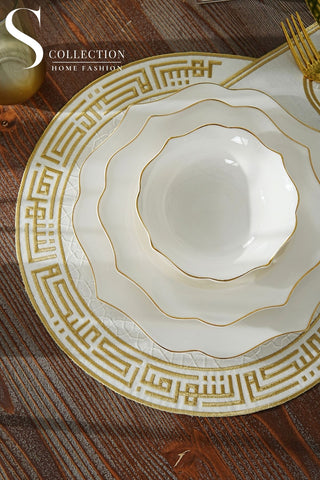 مفارش سفرة ليالي مطرّزة بالذهبي – 12 قطعة لـ 12 شخصًا
