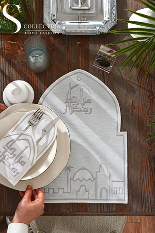 طقم مفارش سفرة واحة رمضان مطرّز بالفضي – 12 قطعة لـ 6 أشخاص