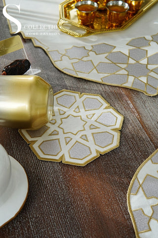 طقم مفارش سفرة كامل قبة رمضان مطرّز بالفضي والذهبي – 26 قطعة لـ 6 أشخاص